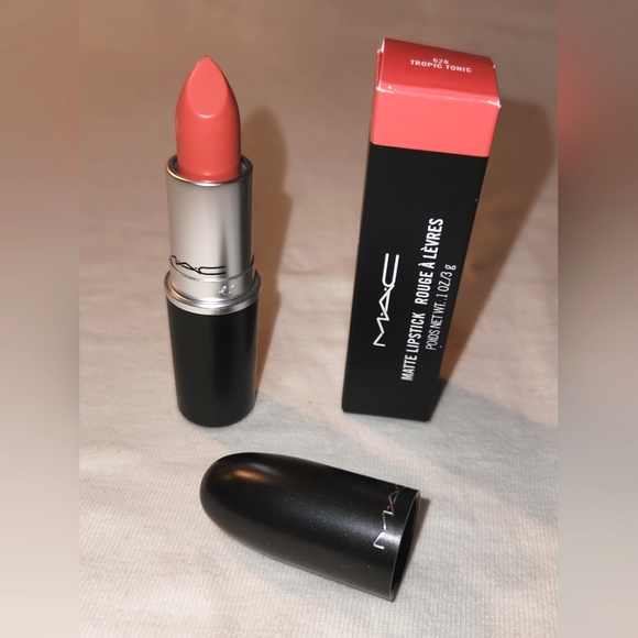 FENTY-MAC MAKEUP BUNDLE - Picture 8 of 9